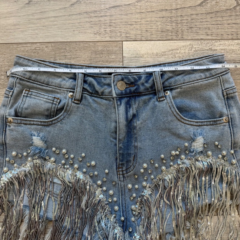 AKIRA Distressed Denim Shorts Western Glam Festival Women Size M Blue Fringe - Picture 3 of 10